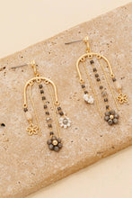 Load image into Gallery viewer, Beaded Flower Earrings