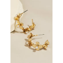 Load image into Gallery viewer, Pearl Studded Flower Earrings