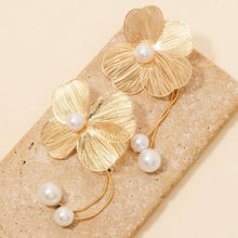 Load image into Gallery viewer, Pearl Bead Flower Fringe Stud Earrings
