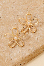 Load image into Gallery viewer, Flower Stud Earrings