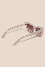 Load image into Gallery viewer, Thick Frame Cat Eye Sunglasses Set