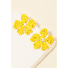 Load image into Gallery viewer, Straw Flower Post Earrings