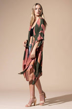 Load image into Gallery viewer, Sweeping Floral Kimono