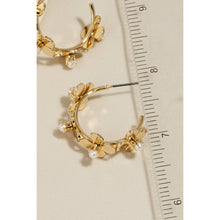 Load image into Gallery viewer, Pearl Studded Flower Earrings