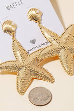 Load image into Gallery viewer, Clam And Starfish Dangle Earrings