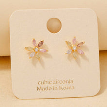 Load image into Gallery viewer, Flower Stud Earrings