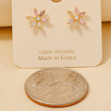Load image into Gallery viewer, Flower Stud Earrings
