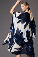 Load image into Gallery viewer, Sweeping Floral Kimono