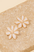Load image into Gallery viewer, Epoxy Flower Stud Earrings