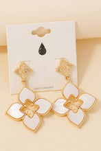 Load image into Gallery viewer, Shell Clover Earrings