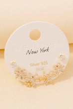 Load image into Gallery viewer, Baguette Flower Stud Earrings