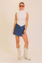 Load image into Gallery viewer, Textured Mock Neck Pointed Hem Top
