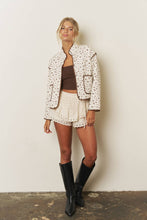 Load image into Gallery viewer, FLORAL PRINT SNAP BUTTON QUILTED JACKET
