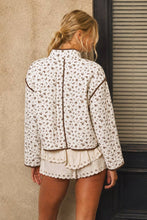 Load image into Gallery viewer, FLORAL PRINT SNAP BUTTON QUILTED JACKET
