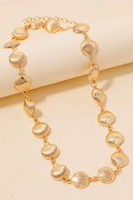 Load image into Gallery viewer, Metallic Clam Shell Chain Link Necklace
