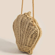 Load image into Gallery viewer, Straw Braided Seashell Bag
