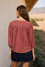 Load image into Gallery viewer, CONTRAST STITCH BUTTON DOWN HALF SLEEVE TOP
