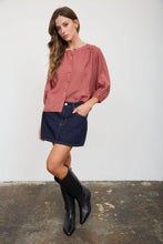 Load image into Gallery viewer, CONTRAST STITCH BUTTON DOWN HALF SLEEVE TOP
