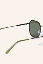 Load image into Gallery viewer, Metallic Trim Sunglasses
