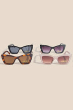 Load image into Gallery viewer, Thick Frame Cat Eye Sunglasses Set
