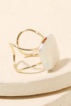 Load image into Gallery viewer, Pearl Statement Ring
