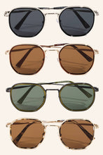 Load image into Gallery viewer, Metallic Trim Sunglasses

