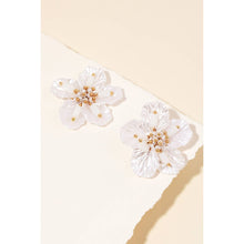 Load image into Gallery viewer, Pearly Flower Earrings
