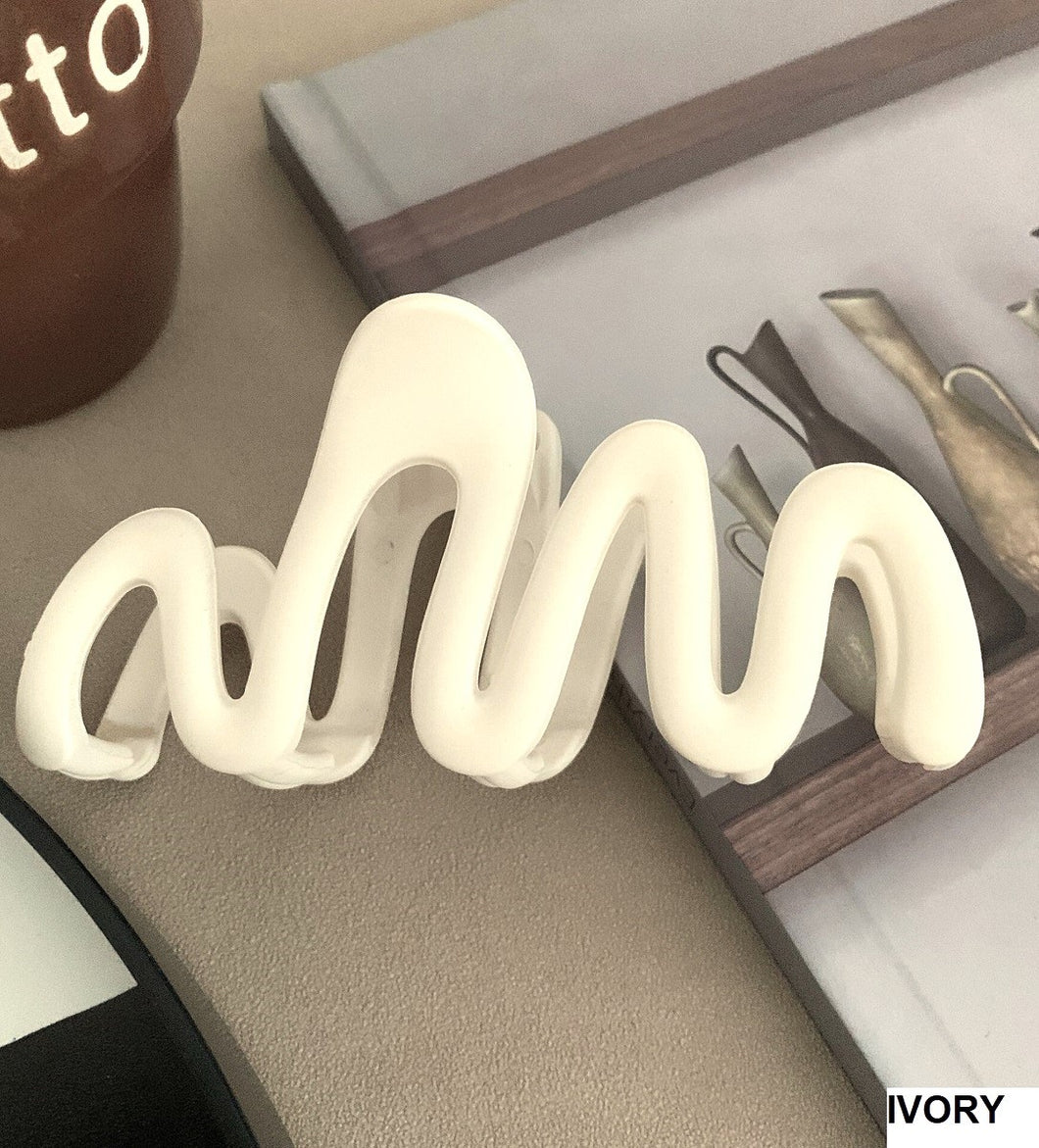 MATTE FINISH WAVE DESIGN HAIR CLAW CLIPS